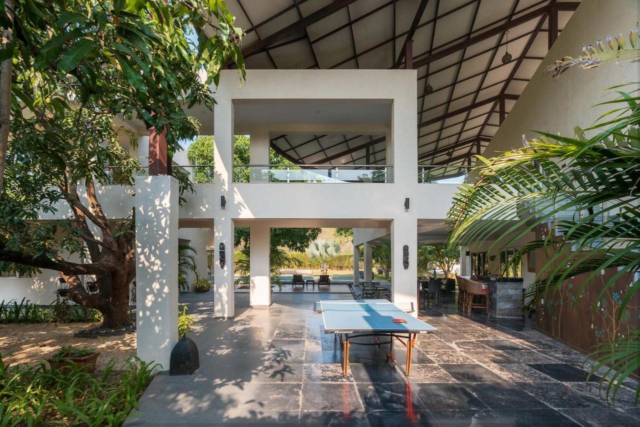 The Leaf By Stayvista - An Enchanting Escape Offering A Pool, Terrace, Lush Lawn, Contemporary Interiors, And Indoor Games Alībāg Exteriér fotografie