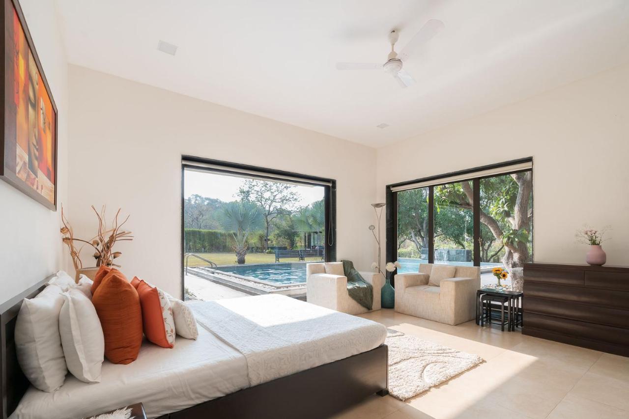 The Leaf By Stayvista - An Enchanting Escape Offering A Pool, Terrace, Lush Lawn, Contemporary Interiors, And Indoor Games Alībāg Exteriér fotografie