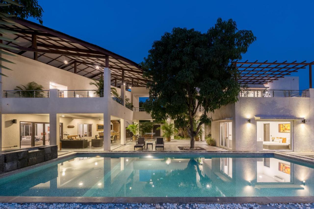 The Leaf By Stayvista - An Enchanting Escape Offering A Pool, Terrace, Lush Lawn, Contemporary Interiors, And Indoor Games Alībāg Exteriér fotografie