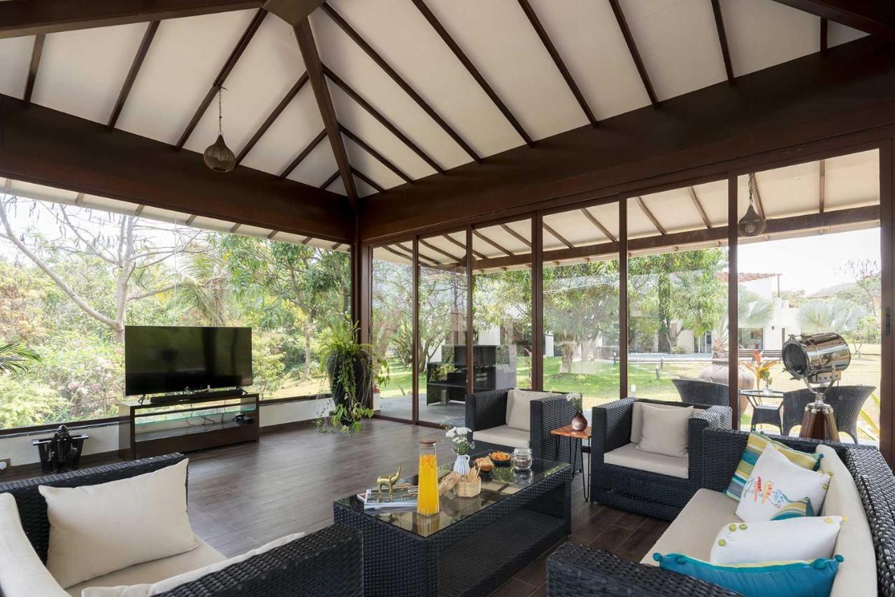 The Leaf By Stayvista - An Enchanting Escape Offering A Pool, Terrace, Lush Lawn, Contemporary Interiors, And Indoor Games Alībāg Exteriér fotografie