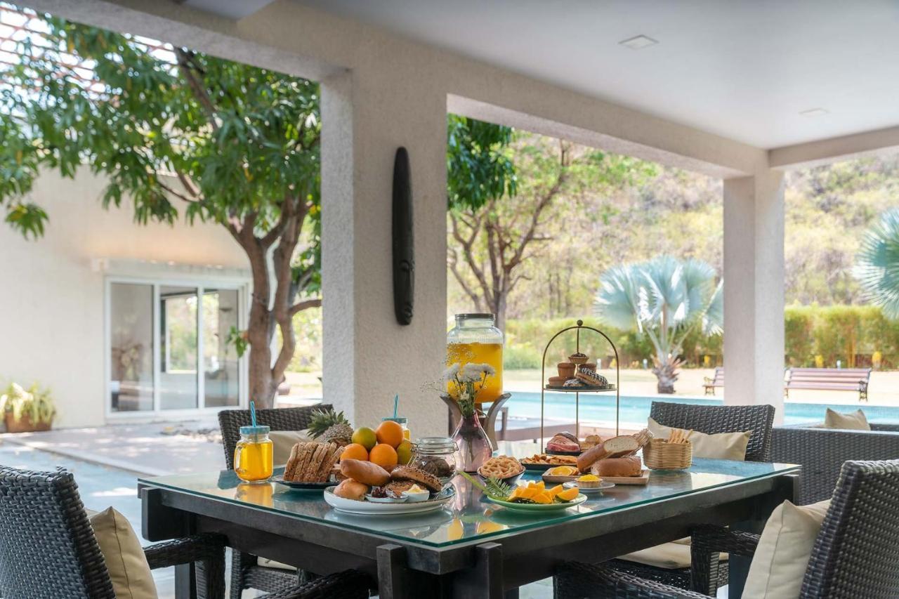 The Leaf By Stayvista - An Enchanting Escape Offering A Pool, Terrace, Lush Lawn, Contemporary Interiors, And Indoor Games Alībāg Exteriér fotografie