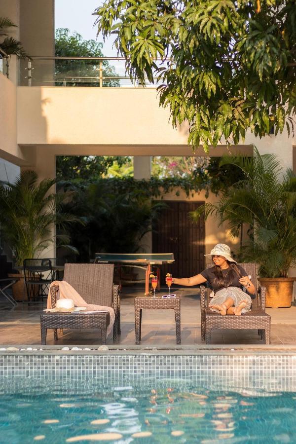 The Leaf By Stayvista - An Enchanting Escape Offering A Pool, Terrace, Lush Lawn, Contemporary Interiors, And Indoor Games Alībāg Exteriér fotografie