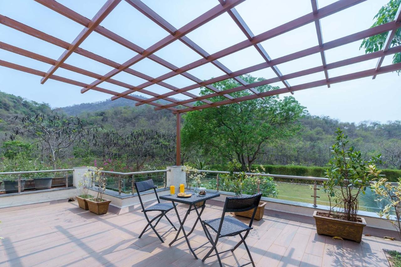 The Leaf By Stayvista - An Enchanting Escape Offering A Pool, Terrace, Lush Lawn, Contemporary Interiors, And Indoor Games Alībāg Exteriér fotografie