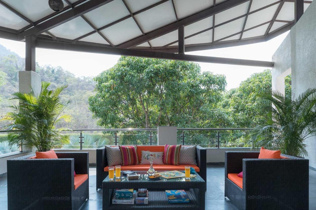 The Leaf By Stayvista - An Enchanting Escape Offering A Pool, Terrace, Lush Lawn, Contemporary Interiors, And Indoor Games Alībāg Exteriér fotografie