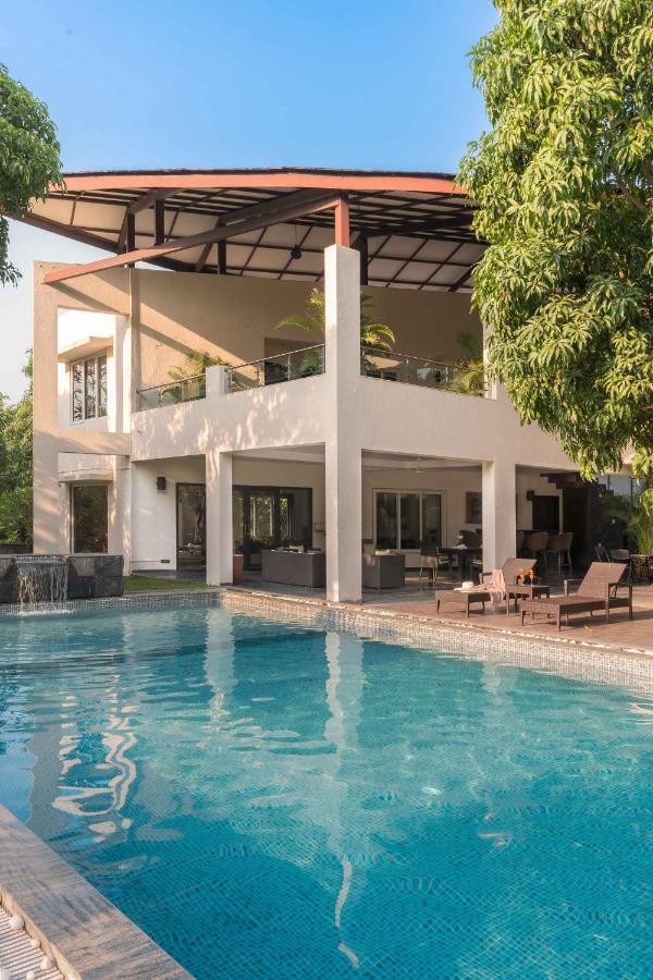 The Leaf By Stayvista - An Enchanting Escape Offering A Pool, Terrace, Lush Lawn, Contemporary Interiors, And Indoor Games Alībāg Exteriér fotografie