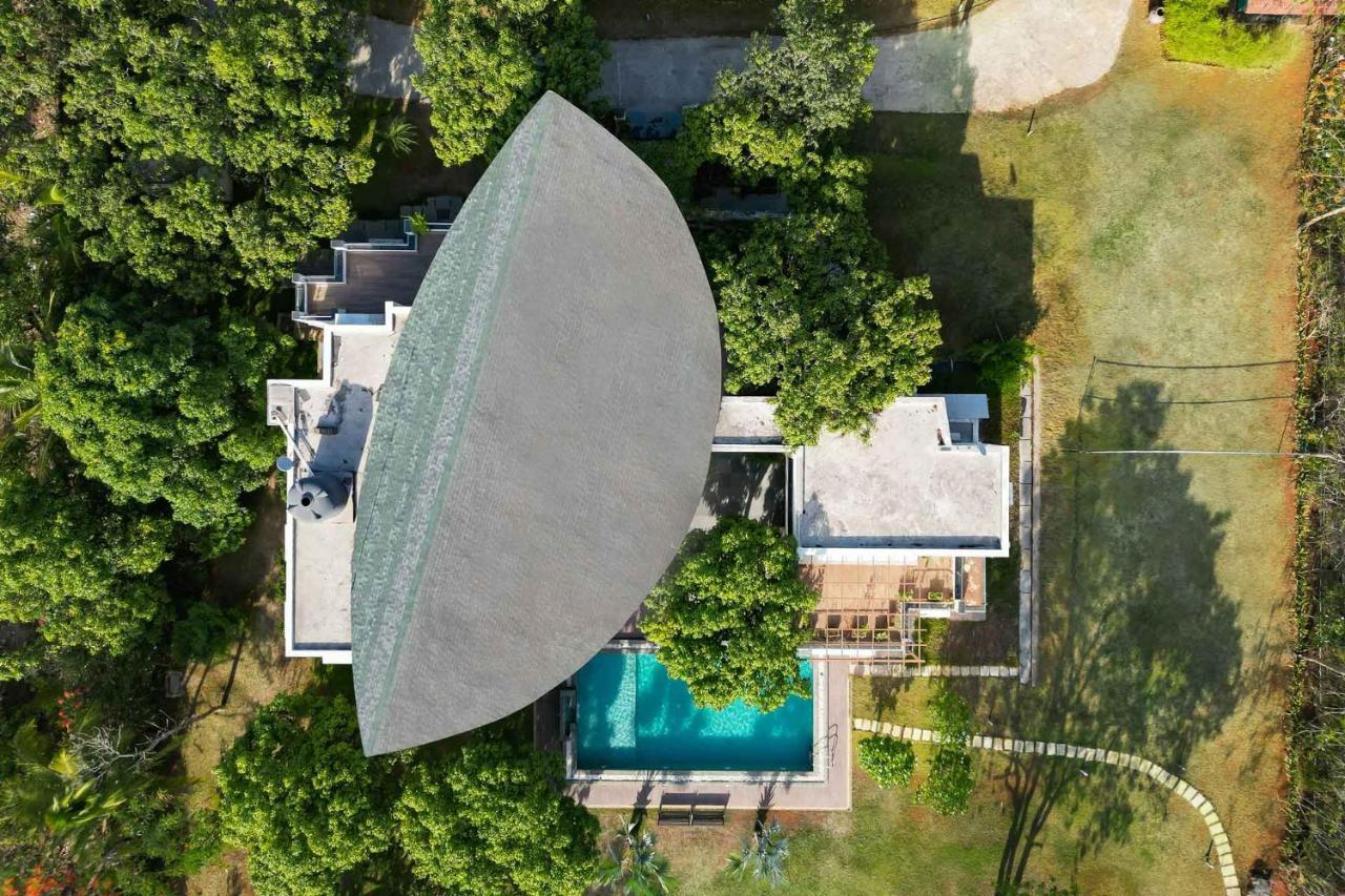 The Leaf By Stayvista - An Enchanting Escape Offering A Pool, Terrace, Lush Lawn, Contemporary Interiors, And Indoor Games Alībāg Exteriér fotografie