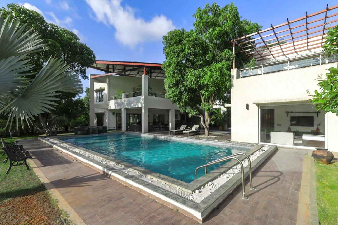 The Leaf By Stayvista - An Enchanting Escape Offering A Pool, Terrace, Lush Lawn, Contemporary Interiors, And Indoor Games Alībāg Exteriér fotografie